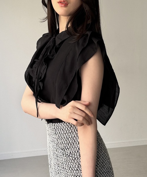 junoah(ジュノア)の「フリルノースリーブシアーブラウス(シャツ/ブラウス・レディース・ホワイト/ブルー/ブラック・LARGE/MEDIUM/SMALL)」の11枚目の写真