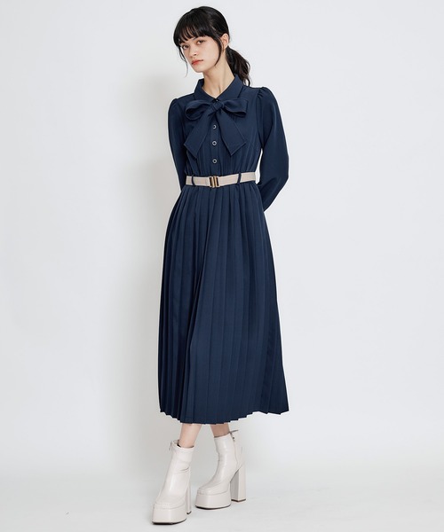 REDYAZEL(レディアゼル)の「リボンタイプリーツロングシャツワンピース(ワンピース・レディース・ミント/ネイビー/ライトグレー・FREE)」の3枚目の写真