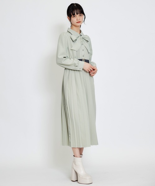 REDYAZEL(レディアゼル)の「リボンタイプリーツロングシャツワンピース(ワンピース・レディース・ミント/ネイビー/ライトグレー・FREE)」の2枚目の写真