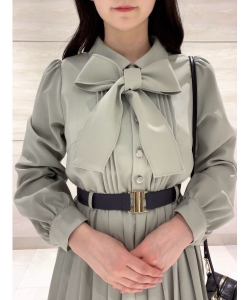 REDYAZEL(レディアゼル)の「リボンタイプリーツロングシャツワンピース(ワンピース・レディース・ミント/ネイビー/ライトグレー・FREE)」の5枚目の写真