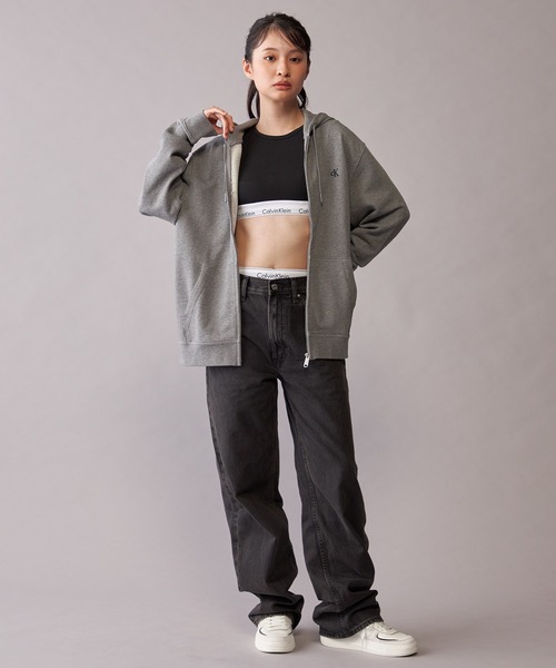 Calvin Klein(カルバン・クライン)の「【ユニセックス】ロングスリーブモノグラムテリーフルジップパーカ(スウェット・メンズ・グレー/ブラック・S/L/XL/M)」の19枚目の写真