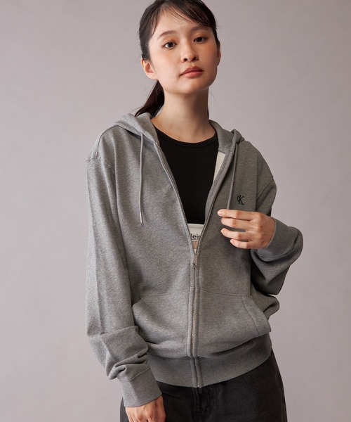 Calvin Klein(カルバン・クライン)の「【ユニセックス】ロングスリーブモノグラムテリーフルジップパーカ(スウェット・メンズ・グレー/ブラック・S/L/XL/M)」の16枚目の写真