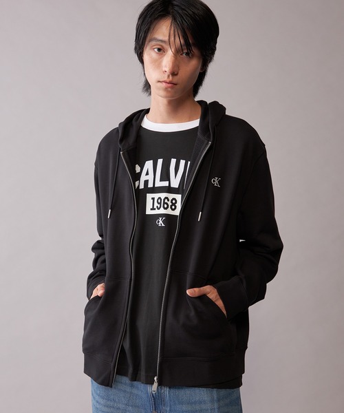 Calvin Klein(カルバン・クライン)の「【ユニセックス】ロングスリーブモノグラムテリーフルジップパーカ(スウェット・メンズ・グレー/ブラック・S/L/XL/M)」の11枚目の写真