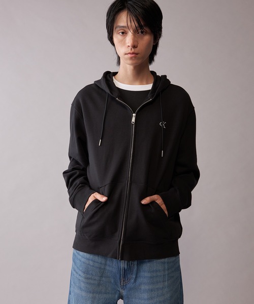 Calvin Klein(カルバン・クライン)の「【ユニセックス】ロングスリーブモノグラムテリーフルジップパーカ(スウェット・メンズ・グレー/ブラック・S/L/XL/M)」の3枚目の写真