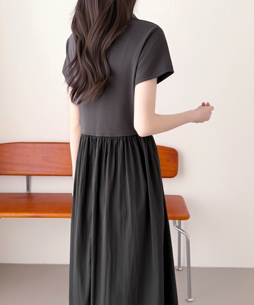 ABITOKYO(アビトーキョー)の「ハーフジップ異素材ドッキングワンピース(ワンピース・レディース・チャコールグレー/ブラック/ベージュ・FREE)」の9枚目の写真