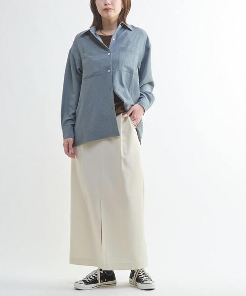 CONVERSE TOKYO（コンバーストウキョウ）の「BACK SLIT SATIN SHIRT（シャツ/ブラウス・レディース・ホワイト/グリーン・FREE）」の3枚目の写真