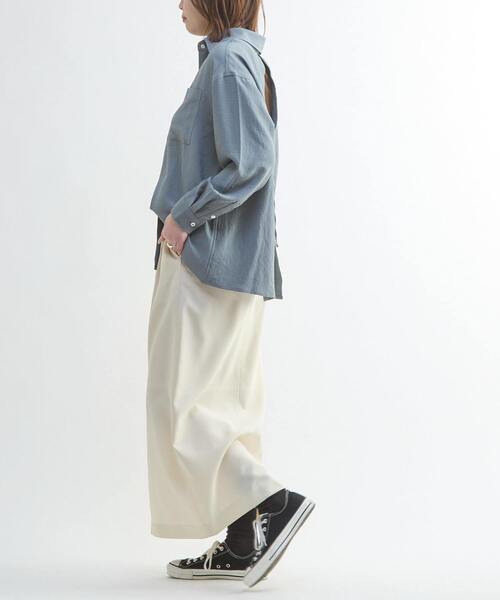 CONVERSE TOKYO（コンバーストウキョウ）の「BACK SLIT SATIN SHIRT（シャツ/ブラウス・レディース・ホワイト/グリーン・FREE）」の4枚目の写真