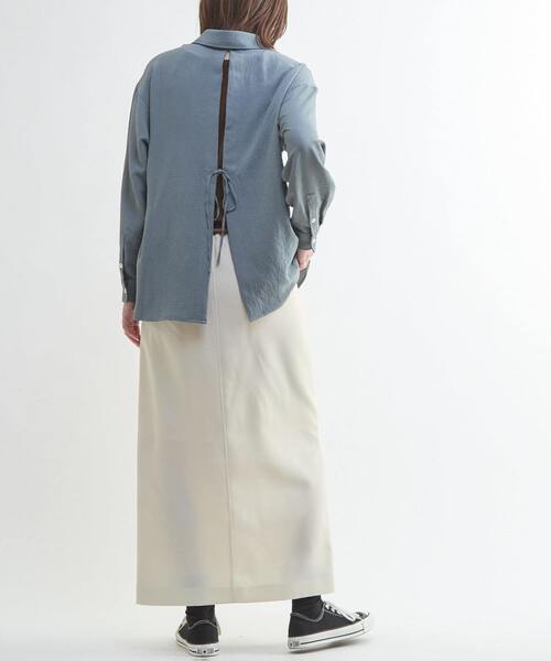 CONVERSE TOKYO（コンバーストウキョウ）の「BACK SLIT SATIN SHIRT（シャツ/ブラウス・レディース・ホワイト/グリーン・FREE）」の5枚目の写真