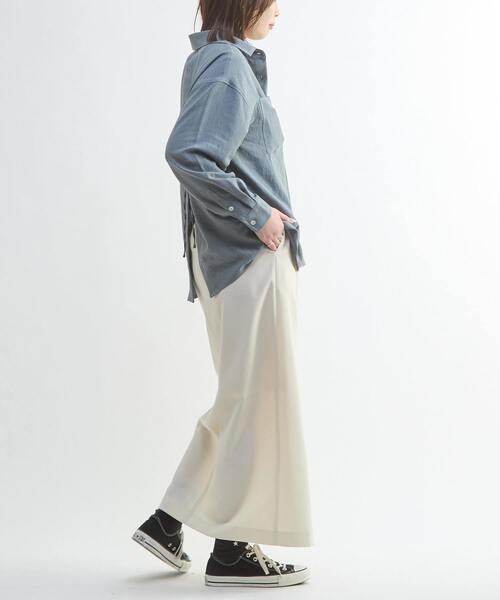 CONVERSE TOKYO（コンバーストウキョウ）の「BACK SLIT SATIN SHIRT（シャツ/ブラウス・レディース・ホワイト/グリーン・FREE）」の6枚目の写真