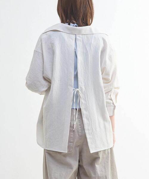 CONVERSE TOKYO（コンバーストウキョウ）の「BACK SLIT SATIN SHIRT（シャツ/ブラウス・レディース・ホワイト/グリーン・FREE）」の7枚目の写真