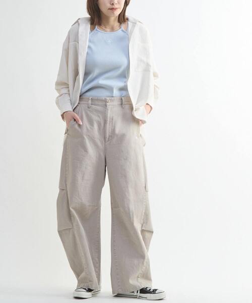 CONVERSE TOKYO（コンバーストウキョウ）の「BACK SLIT SATIN SHIRT（シャツ/ブラウス・レディース・ホワイト/グリーン・FREE）」の10枚目の写真