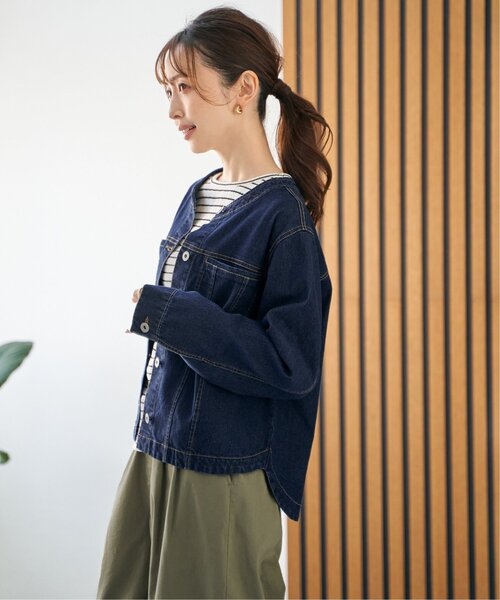 ikka（イッカ）の「ストレッチデニムノーカラーシャウター【親子コーデ】（デニムジャケット・レディース・ネイビー/ブルー/アイボリー・M/L）」の13枚目の写真