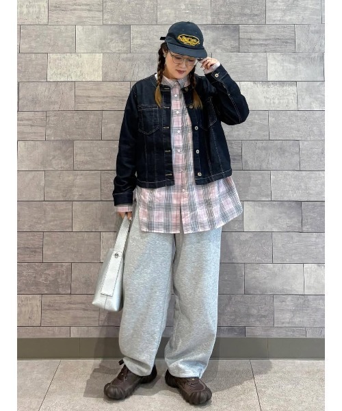 ikka（イッカ）の「【雑誌InRed4月号掲載】ストレッチデニムノーカラーシャウター【親子コーデ】（デニムジャケット・レディース・ネイビー/ブルー/アイボリー・M/L/S）」の12枚目の写真