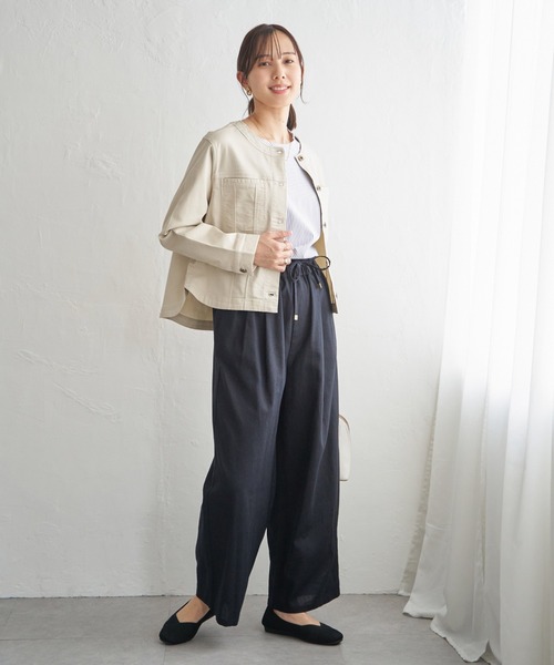 ikka（イッカ）の「【雑誌InRed4月号掲載】ストレッチデニムノーカラーシャウター【親子コーデ】（デニムジャケット・レディース・ネイビー/ブルー/アイボリー・M/L/S）」の21枚目の写真