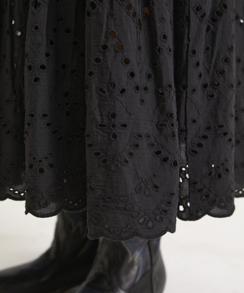 Freada（フリーダ）の「Freada/フリーダ インドシフリティアード肩リボンキャミドレス（ワンピース・レディース・ブラック/ホワイト/イエロー・ONE SIZE）」の8枚目の写真