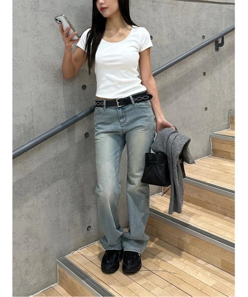 BLACKUP（ブラックアップ）の「[B-DENIM] LOW VINTAGE STRAIGHT JEANS 052（デニムパンツ・レディース・ブルー/ライトブルー・LARGE/SMALL/MEDIUM）」の4枚目の写真