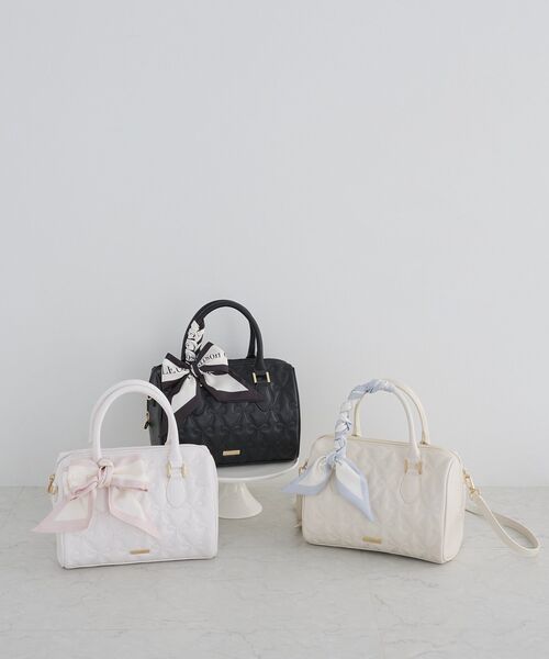 Maison de FLEUR（メゾンドフルール）の「スカーフ付きリボンキルティング2Wayボストン（ボストンバッグ・レディース・アイボリー/ブラック/ピンク・FREE）」の4枚目の写真