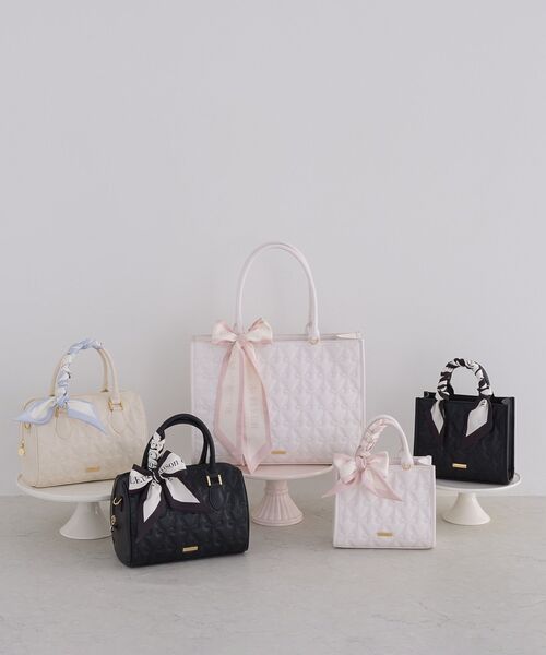 Maison de FLEUR（メゾンドフルール）の「スカーフ付きリボンキルティング2Wayボストン（ボストンバッグ・レディース・アイボリー/ブラック/ピンク・FREE）」の5枚目の写真