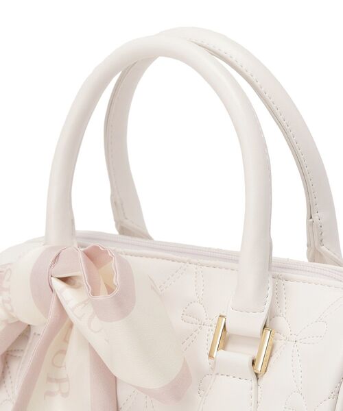 Maison de FLEUR（メゾンドフルール）の「スカーフ付きリボンキルティング2Wayボストン（ボストンバッグ・レディース・アイボリー/ブラック/ピンク・FREE）」の14枚目の写真