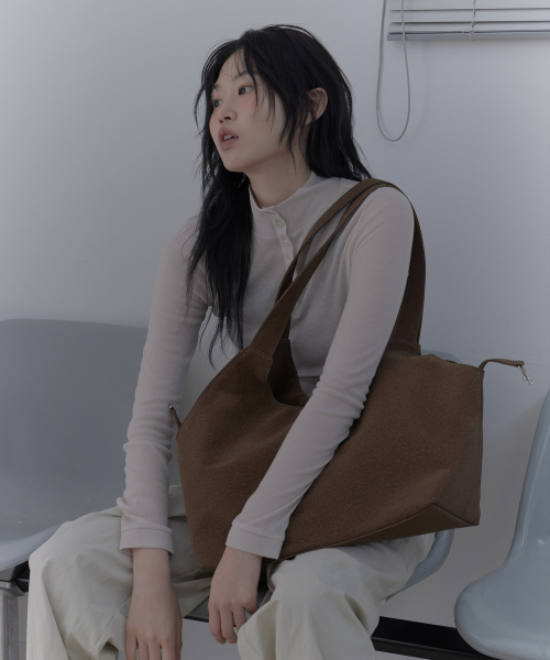 HAVEAWHALE（ハブアホエール）の「piggy buckle bag (BR)（ショルダーバッグ・レディース・その他・FREE）」の2枚目の写真