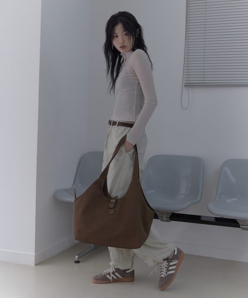 HAVEAWHALE（ハブアホエール）の「piggy buckle bag (BR)（ショルダーバッグ・レディース・その他・FREE）」の6枚目の写真