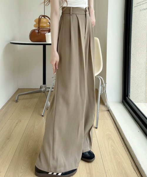 Ada.(エイダ)の「ウェストタブ付 ワイド フレア タック スラックス(スラックス・レディース・グレー/ベージュ/ブラック・M/S)」の13枚目の写真