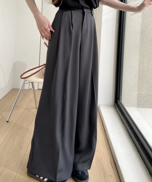 Ada.(エイダ)の「ウェストタブ付 ワイド フレア タック スラックス(スラックス・レディース・グレー/ベージュ/ブラック・M/S)」の17枚目の写真