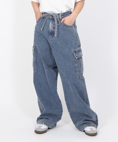 PUNYUS（プニュズ）の「カーゴデニムパンツ（デニムパンツ・レディース・ブラック/ライトブルー・5/4/3/2/1）」の2枚目の写真