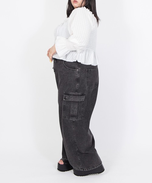 PUNYUS（プニュズ）の「カーゴデニムパンツ（デニムパンツ・レディース・ブラック/ライトブルー・5/4/3/2/1）」の3枚目の写真