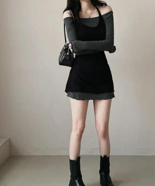 VIVID LADY(ビビッドレディー)の「オフショルダー×ホルターネック レイヤードミニワンピース(ワンピース・レディース・チャコールグレー/アイボリー・FREE)」の14枚目の写真