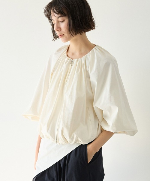 BABYLONE(バビロン)の「【多機能素材】撥水スカーフ付きブルゾン(ブルゾン・レディース・ブラック/ホワイト・フリー)」の1枚目の写真