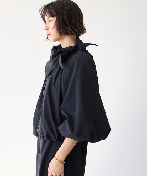 BABYLONE(バビロン)の「【多機能素材】撥水スカーフ付きブルゾン(ブルゾン・レディース・ブラック/ホワイト・フリー)」の15枚目の写真