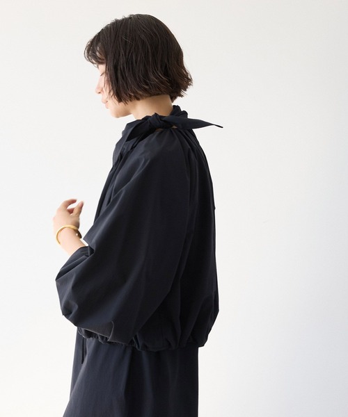 BABYLONE(バビロン)の「【多機能素材】撥水スカーフ付きブルゾン(ブルゾン・レディース・ブラック/ホワイト・フリー)」の16枚目の写真