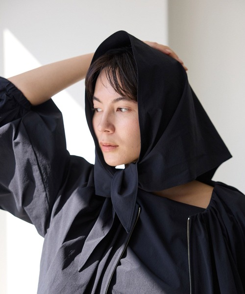 BABYLONE(バビロン)の「【多機能素材】撥水スカーフ付きブルゾン(ブルゾン・レディース・ブラック/ホワイト・フリー)」の18枚目の写真