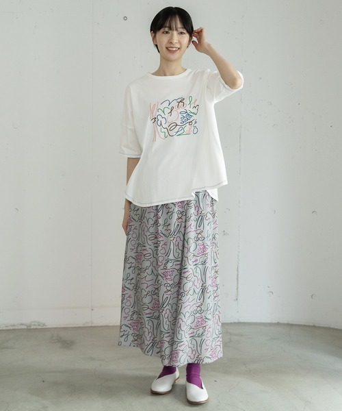 POU DOU DOU(プードゥドゥ)の「ダンシングフルーツ刺繍ゆるTee(Tシャツ/カットソー・レディース・オフホワイト/ダークグレー・3)」の3枚目の写真