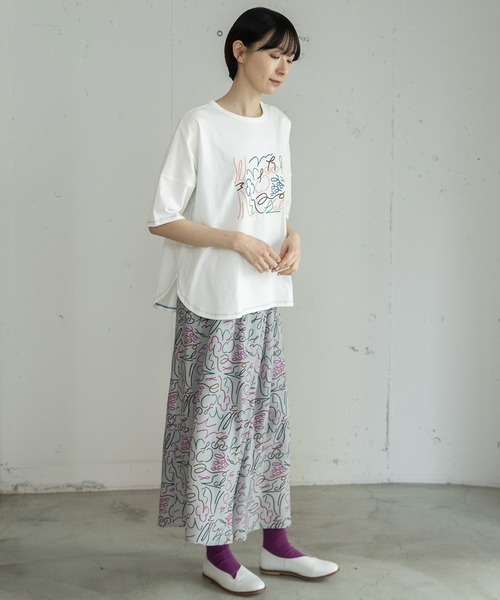 POU DOU DOU(プードゥドゥ)の「ダンシングフルーツ刺繍ゆるTee(Tシャツ/カットソー・レディース・オフホワイト/ダークグレー・3)」の4枚目の写真