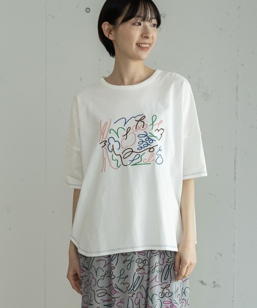 POU DOU DOU(プードゥドゥ)の「ダンシングフルーツ刺繍ゆるTee(Tシャツ/カットソー・レディース・オフホワイト/ダークグレー・3)」の7枚目の写真