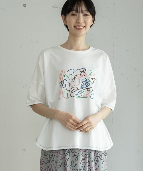 POU DOU DOU(プードゥドゥ)の「ダンシングフルーツ刺繍ゆるTee(Tシャツ/カットソー・レディース・オフホワイト/ダークグレー・3)」の8枚目の写真