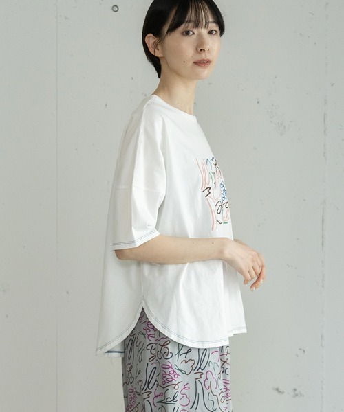 POU DOU DOU(プードゥドゥ)の「ダンシングフルーツ刺繍ゆるTee(Tシャツ/カットソー・レディース・オフホワイト/ダークグレー・3)」の9枚目の写真