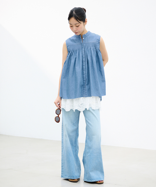 IENA(イエナ)の「AAYUSHI/アユーシ デニムピンタックブラウス SGN070150(シャツ/ブラウス・レディース・ブルー系その他・FREE)」の2枚目の写真
