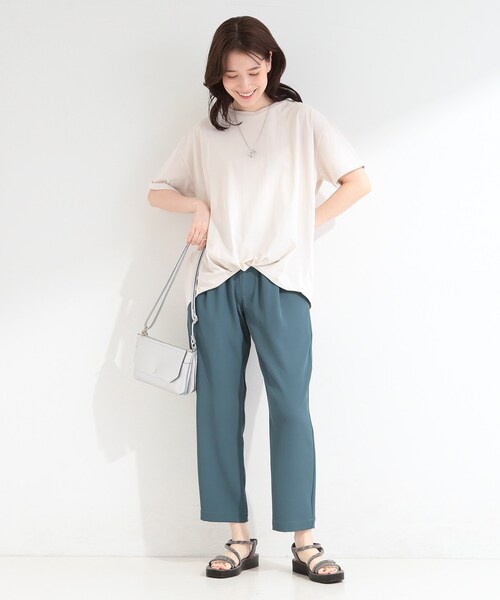 SHOO・LA・RUE(シューラルー)の「【ひんやり/体型カバー/S-LL】インせず決まる フロントタックデザインTシャツ(Tシャツ/カットソー・レディース・ライトベージュ/ホワイト系5/ピンク系/カーキ/ブルー/ブラック・01/02/04/03)」の7枚目の写真
