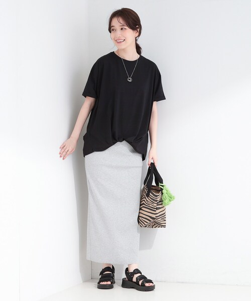 SHOO・LA・RUE(シューラルー)の「【ひんやり/体型カバー/S-LL】インせず決まる フロントタックデザインTシャツ(Tシャツ/カットソー・レディース・ライトベージュ/ホワイト系5/ピンク系/カーキ/ブルー/ブラック・01/02/04/03)」の11枚目の写真