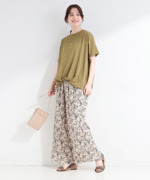 SHOO・LA・RUE(シューラルー)の「【ひんやり/体型カバー/S-LL】インせず決まる フロントタックデザインTシャツ(Tシャツ/カットソー・レディース・ライトベージュ/ホワイト系5/ピンク系/カーキ/ブルー/ブラック・01/02/04/03)」の15枚目の写真