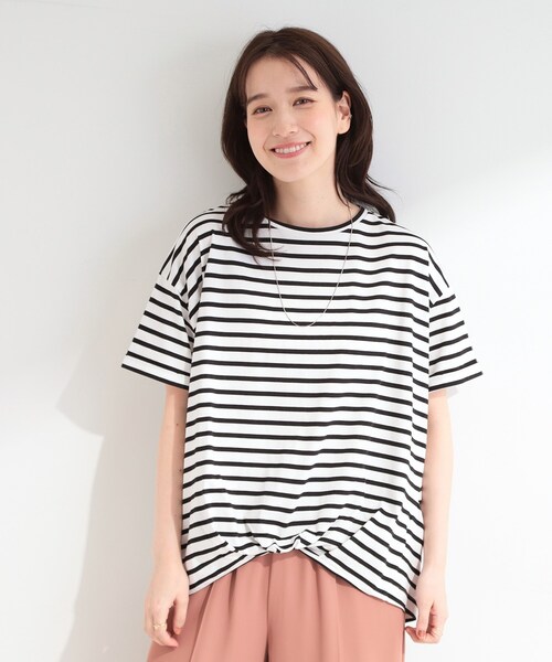 SHOO・LA・RUE（シューラルー）の「【ひんやり/洗濯機可/S-LL】インしてる風 フロントタックデザインTシャツ（Tシャツ/カットソー・レディース・ライトベージュ/ホワイト系5/ピンク系/カーキ/ブルー/ブラック・01/02/04/03）」の16枚目の写真