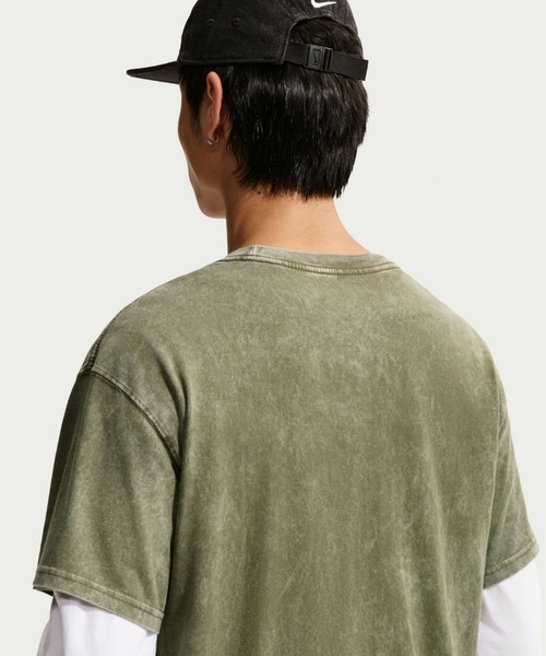 NIKE(ナイキ)の「ナイキ スポーツウェア マックス90 Tシャツ / Nike Sportswear Max90 T-Shirt HV9806-222 Medium Olive(Tシャツ/カットソー・メンズ・オリーブ・L/XL/2XL/S/M)」の2枚目の写真