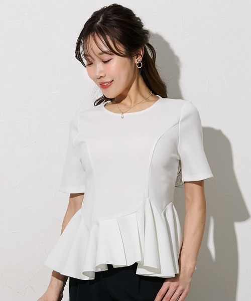 Nissen glamor（ニッセングラマー）の「【大きい胸専用】ぺプラム半袖トップス（アシンメトリーデザイン）（Tシャツ/カットソー・レディース・ブラック/オフホワイト・L/LL/M/3L）」の2枚目の写真