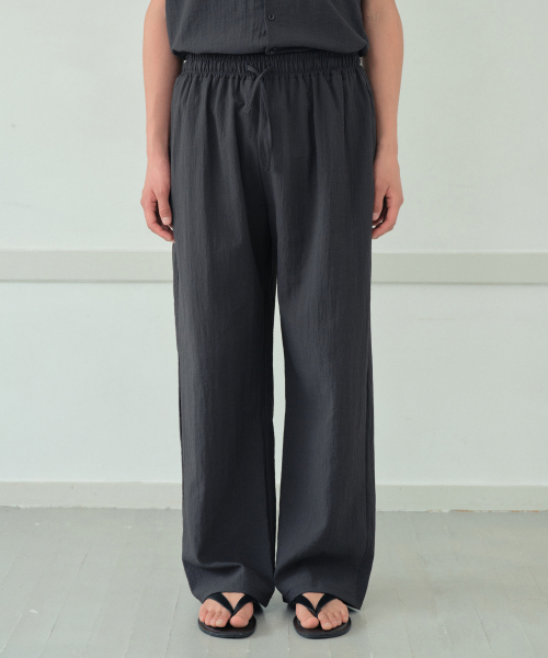 WEDNESDAY OASIS（ウェンズデーオアシス）の「ヨルバンディングセミワイドパンツ_CHARCOAL(WB6PT21)（その他パンツ・メンズ・チャコール・MEDIUM/LARGE）」の3枚目の写真