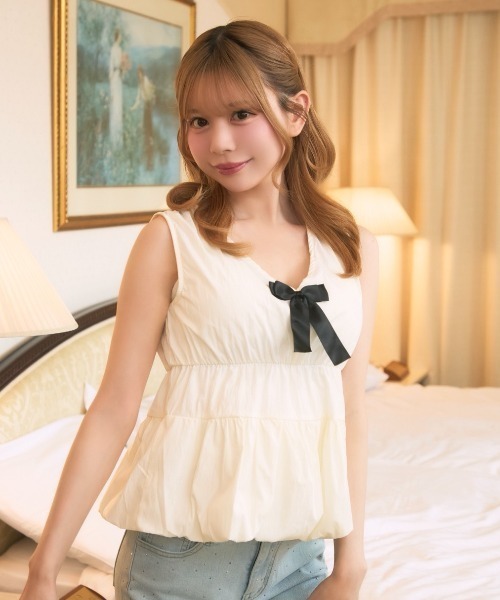 TITTY&CO.（ティティーアンドコー）の「フロントリボンスリーブレストップス（ワンピース・レディース・ブラック/アイボリー/ホワイト・FREE）」の12枚目の写真