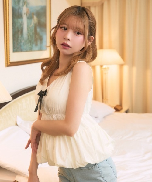 TITTY&CO.（ティティーアンドコー）の「フロントリボンスリーブレストップス（ワンピース・レディース・ブラック/アイボリー/ホワイト・FREE）」の14枚目の写真