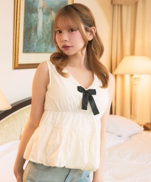 TITTY&CO.（ティティーアンドコー）の「フロントリボンスリーブレストップス（ワンピース・レディース・ブラック/アイボリー/ホワイト・FREE）」の16枚目の写真
